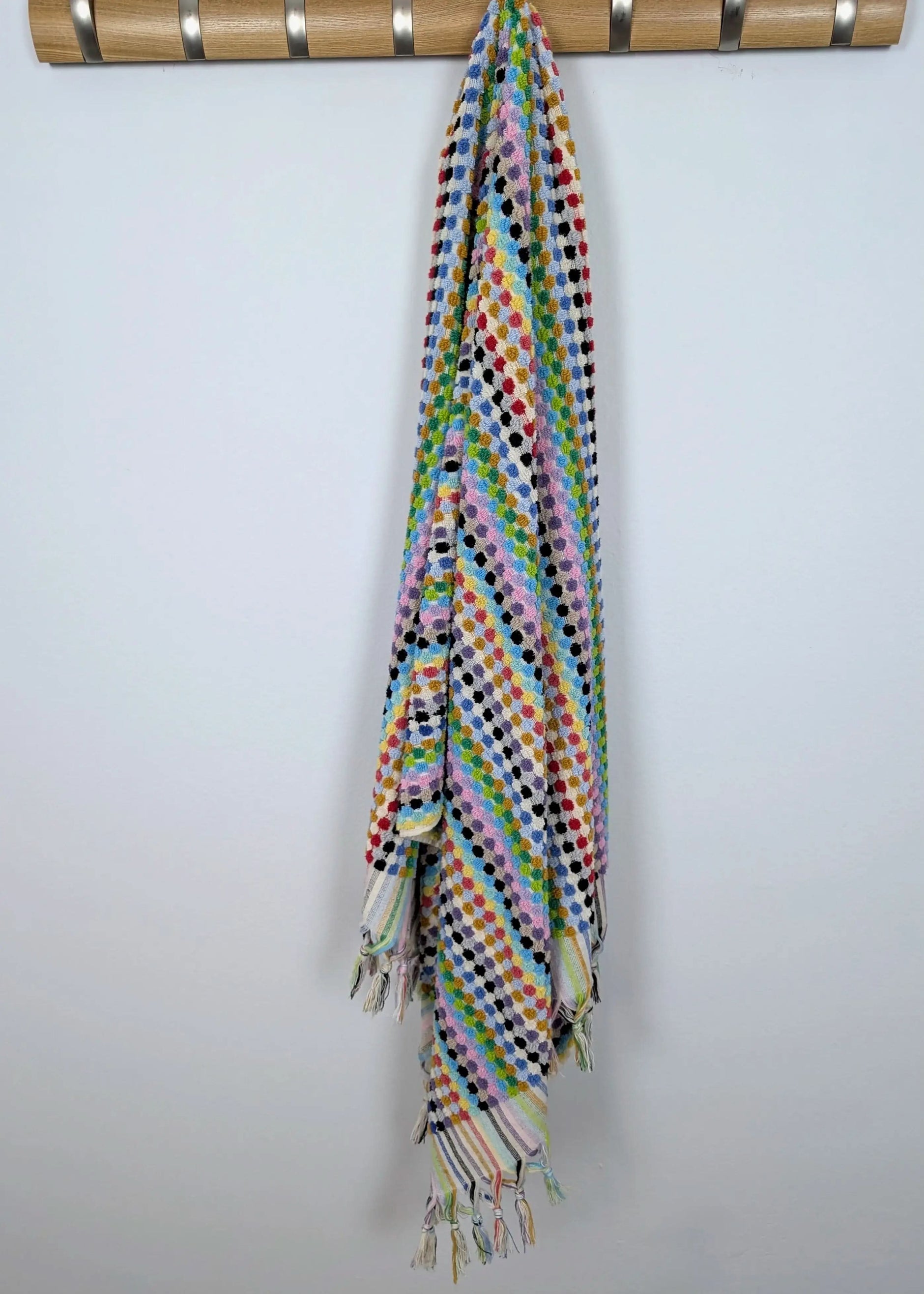 Bloom Collection – Oversized Turkish Cotton Bath Towel with Raised Texture and Hand-Tied Tassels - SwagglyLife Home & Fashion